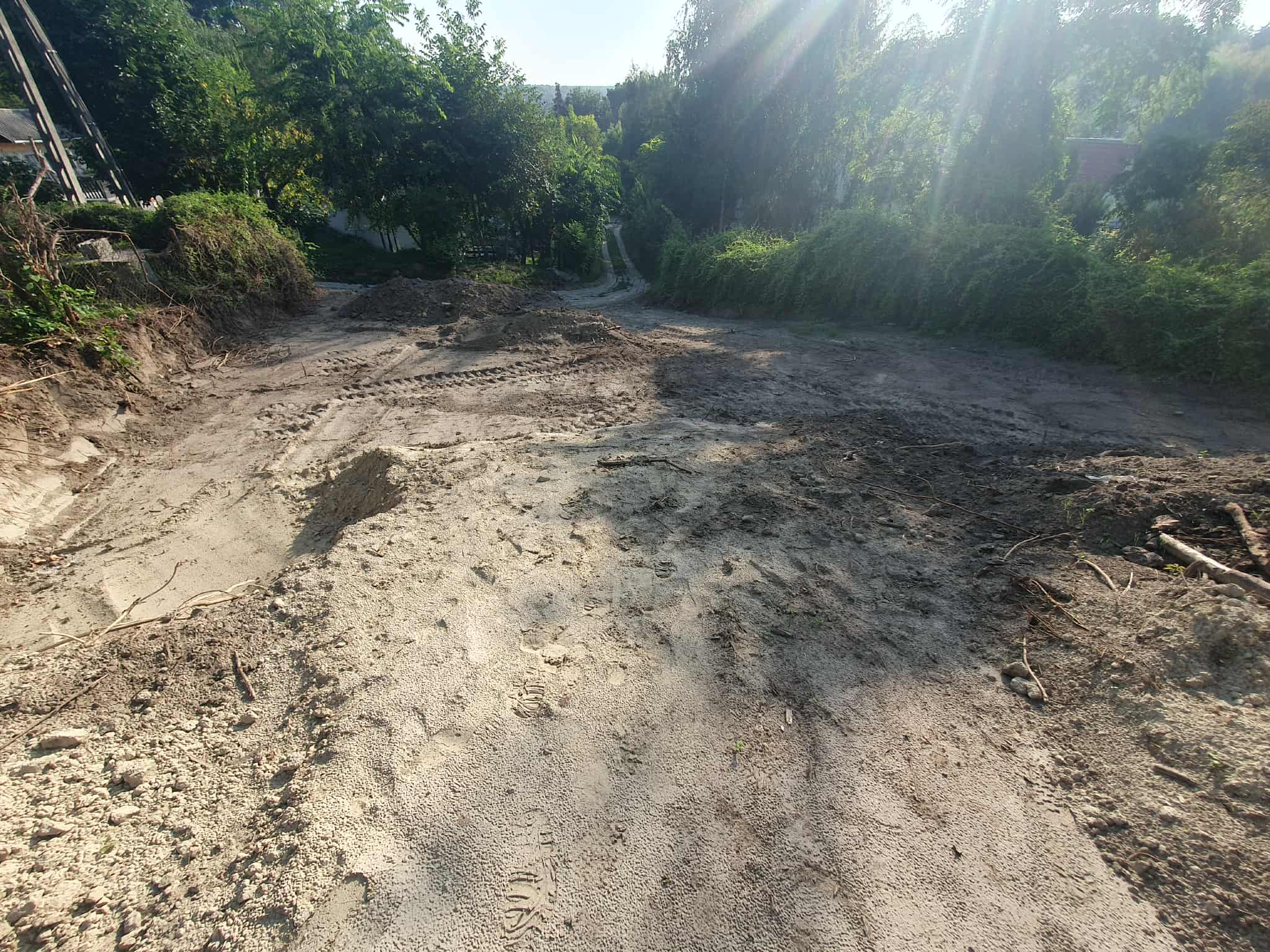 Földmunkával kialakított, rendezett terület